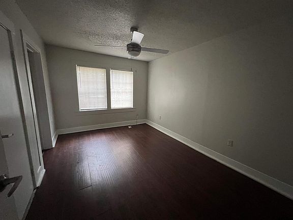 5th image of 325 W Blackbourn St