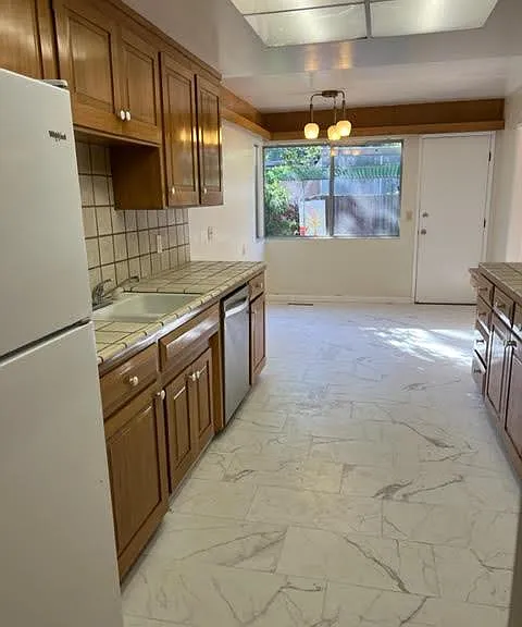 638 College Ave #638 — Photo 2