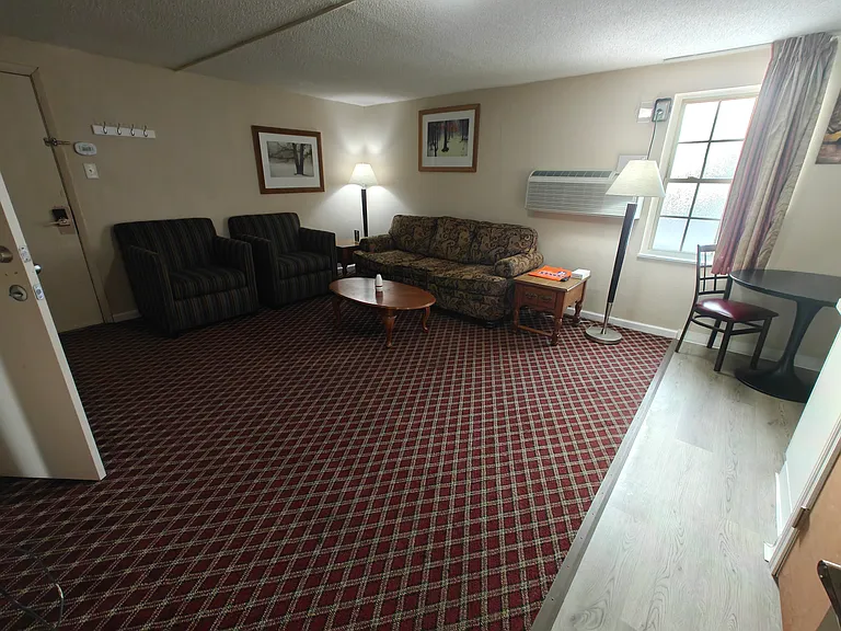 Presque Isle Extended Stay Suites — Photo 71