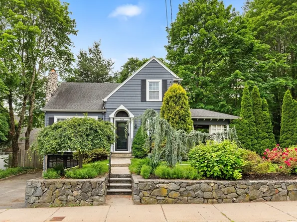 304 Lowell St, Reading, MA 01867