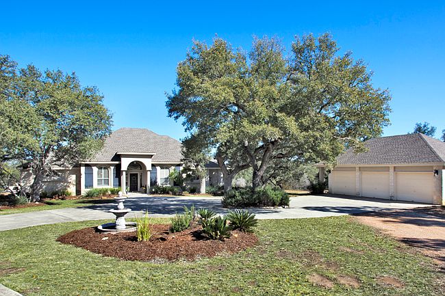 1st image of 104 Agarita Cir