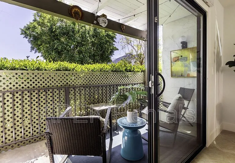 1050 E Ramon Rd — Photo 32