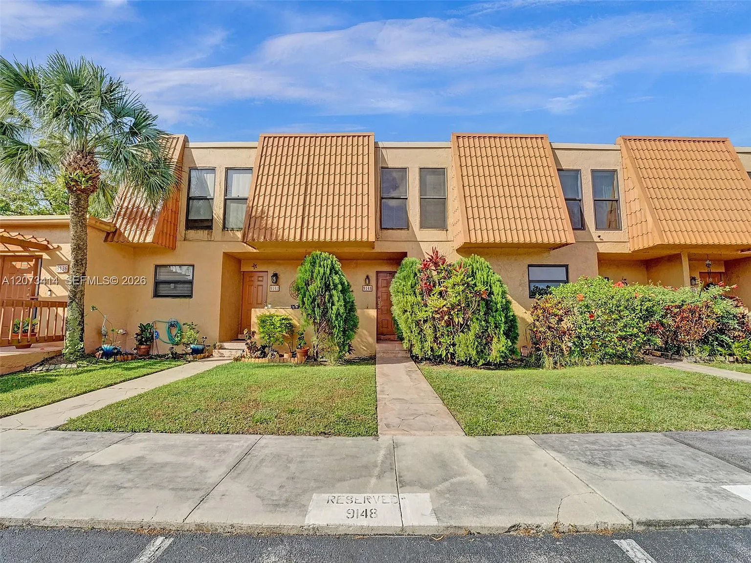 Westview Condominium No T — Photo 1