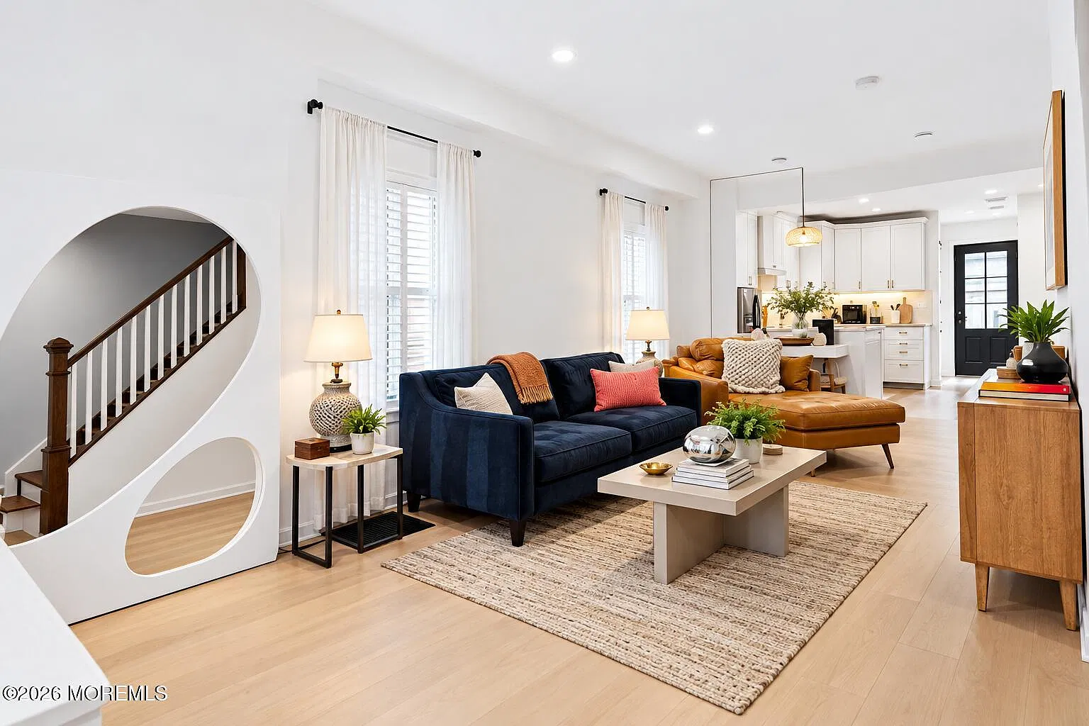2 bed, 1.5 bath, 924 sqft, $2,500 — Photo 2