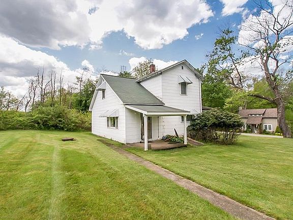 Main walk way from driveaway