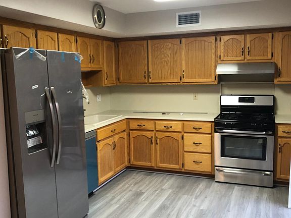 3rd image of 8 Creek Ct #23