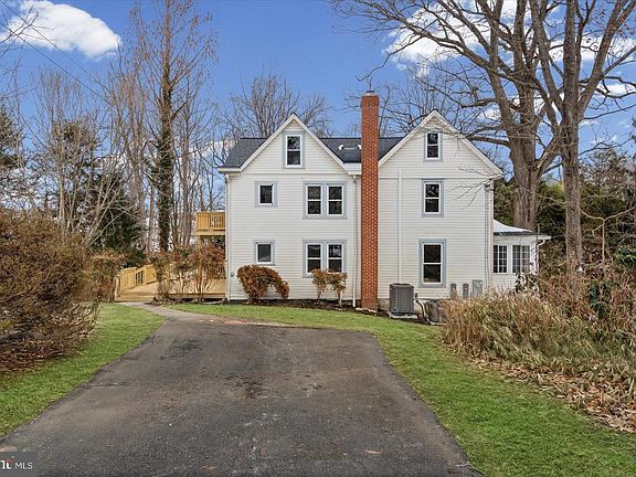 3rd image of 9906 Belair Rd