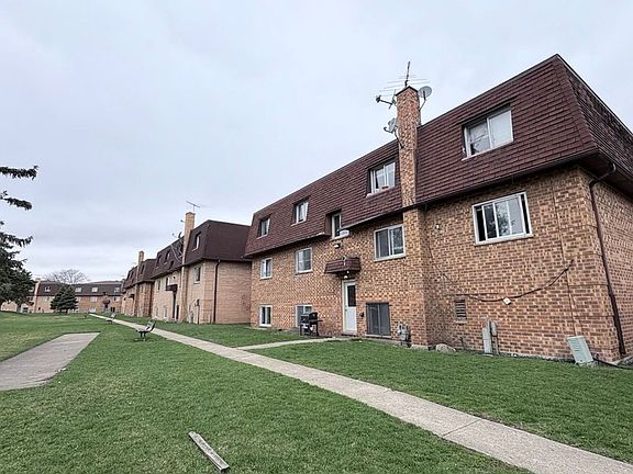 2nd image of 1225 E Woodbury Ln APT 2B