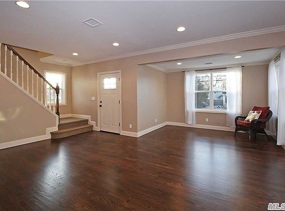 3rd image of 27 W 18th St