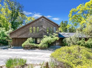 34 Hawthorne St, Mount Sinai, NY 11766