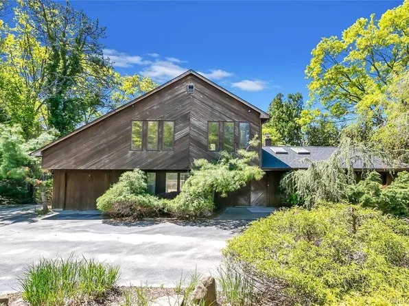 34 Hawthorne Street, Mount Sinai, NY 11766