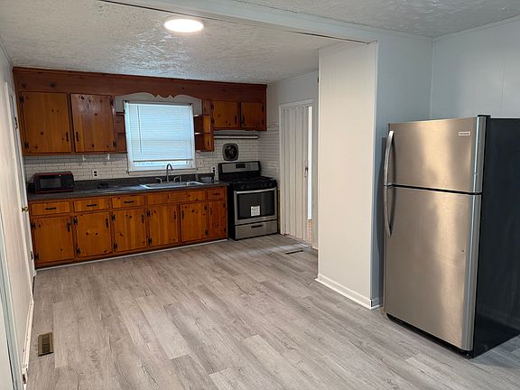 2nd image of 1035 Augusta Ave
