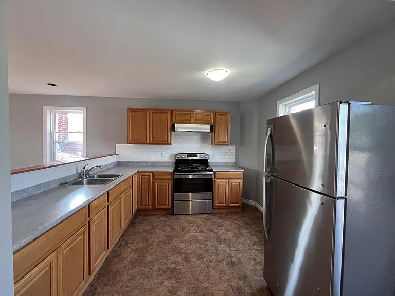 353 Frood Rd #2 — Photo 5