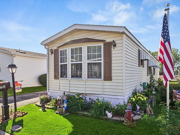 2nd image of 726 Hillcrest Ln
