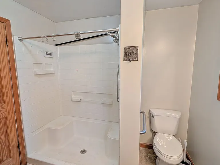 710 Floy Dr — Photo 8