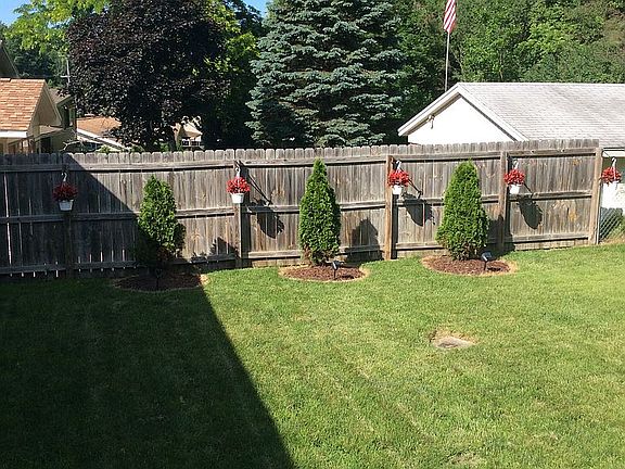 3rd image of 1540 Mount Mercy Dr NW