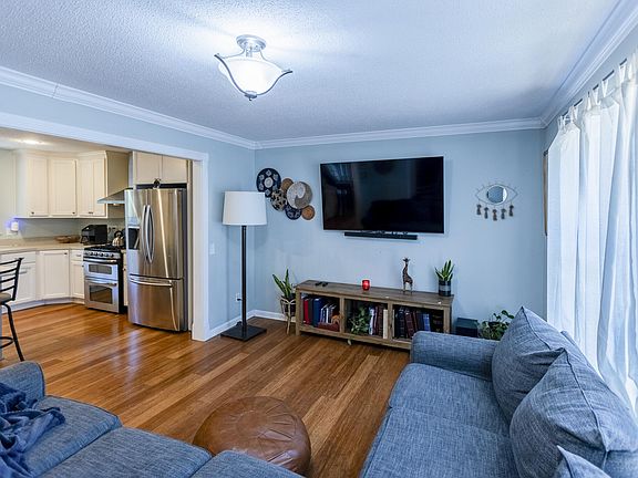 5th image of 207 Foxcroft Ln