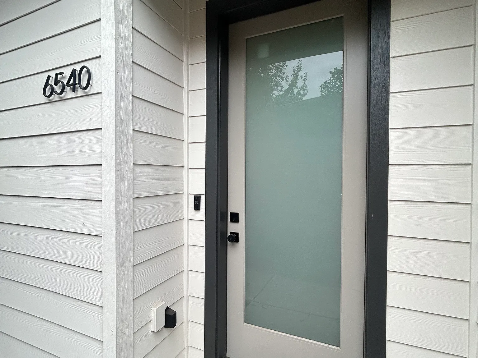 2 bed, 2.5 bath, 914 sqft, $2,399 — Photo 2