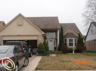 2552 Marcus Dr, Troy, MI
