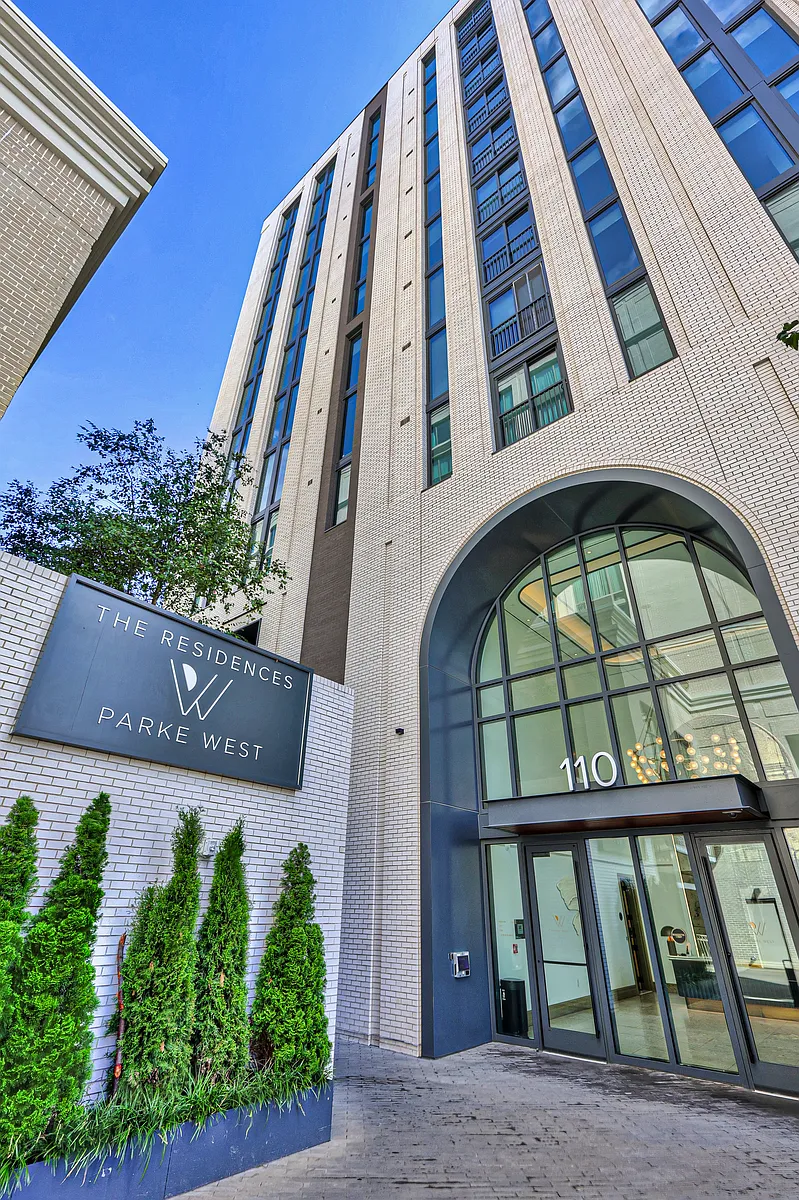 Building Photo - Parke West