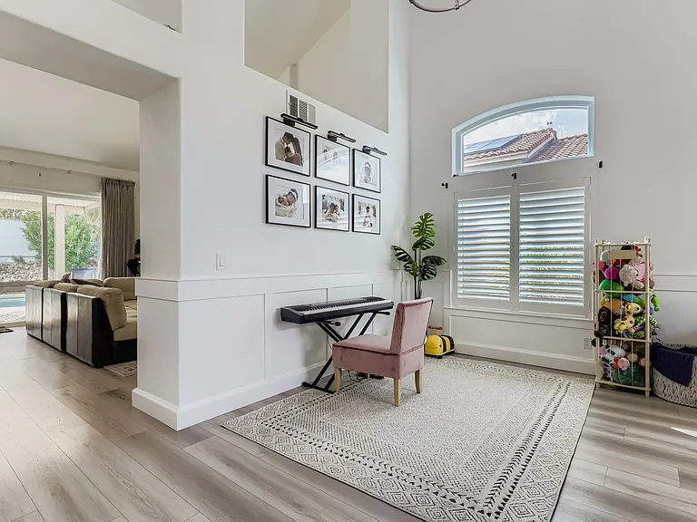 Piano is for staging purpose. There will be a dining table and 8 dining chairs instead.