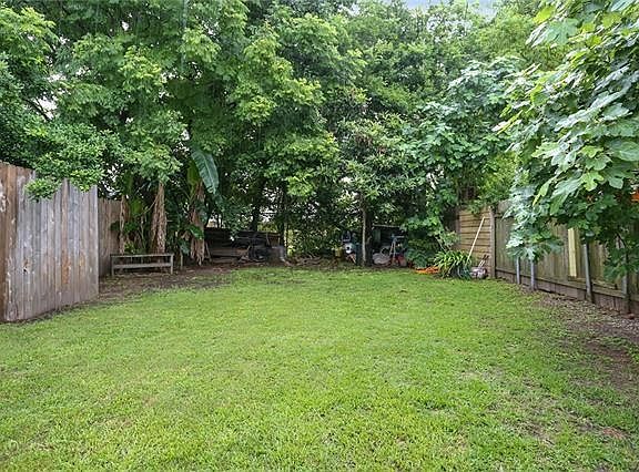 3rd image of 725 Amelia St