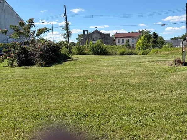 321 W 3rd St, Chester, PA 19013