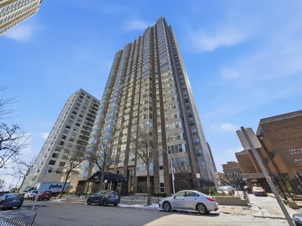 525 W Hawthorne Pl APT 2707, Chicago, IL 60657