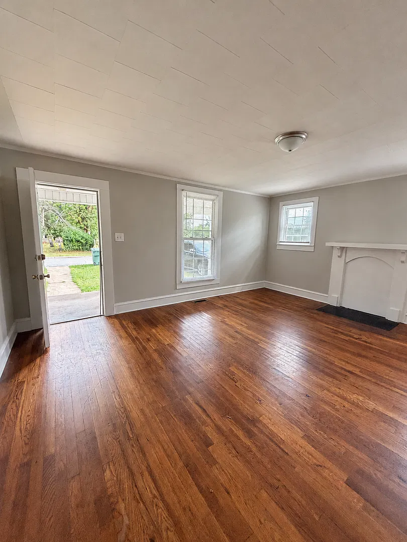 Three bedroom, 1 bath house in Graham — Photo 3
