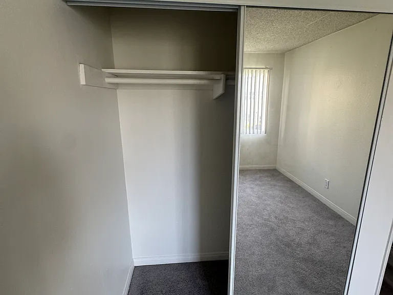 1247 N June St — Photo 10
