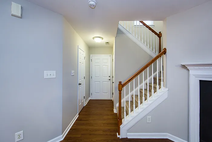 10420 Haddington Dr NW — Photo 2