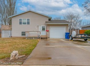 764 5th Ave SW, Dickinson, ND 58601