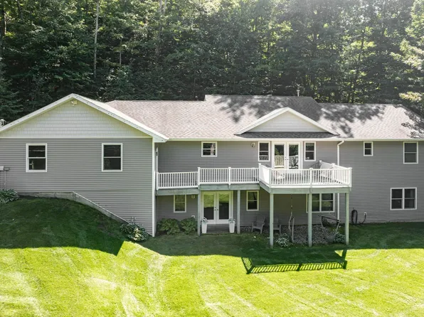 4301 W Burdickville Rd, Maple City, MI 49664