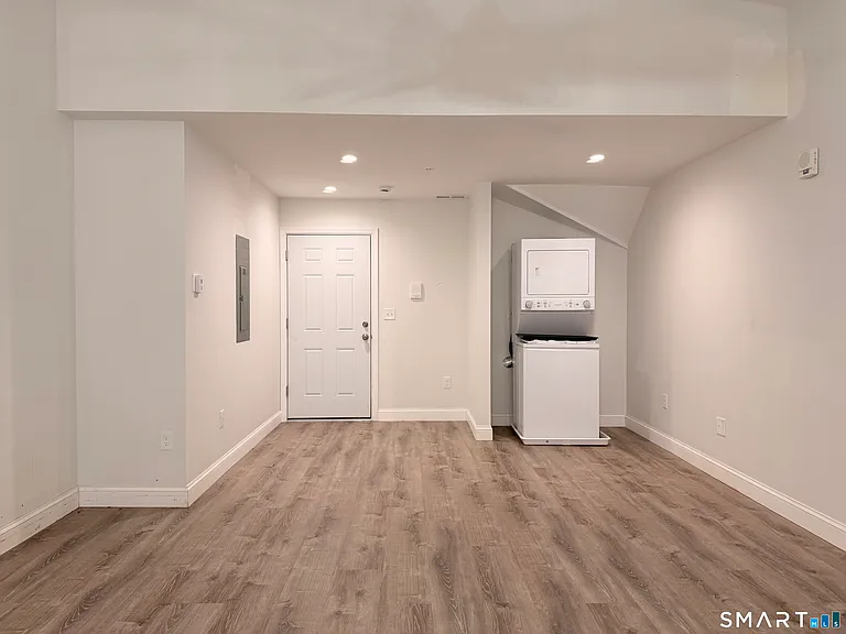 1085-11 Whalley Ave #11 — Photo 4