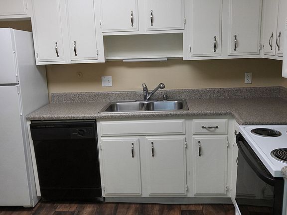 Fully-equipped kitchen with built-in microwave and dishwashe