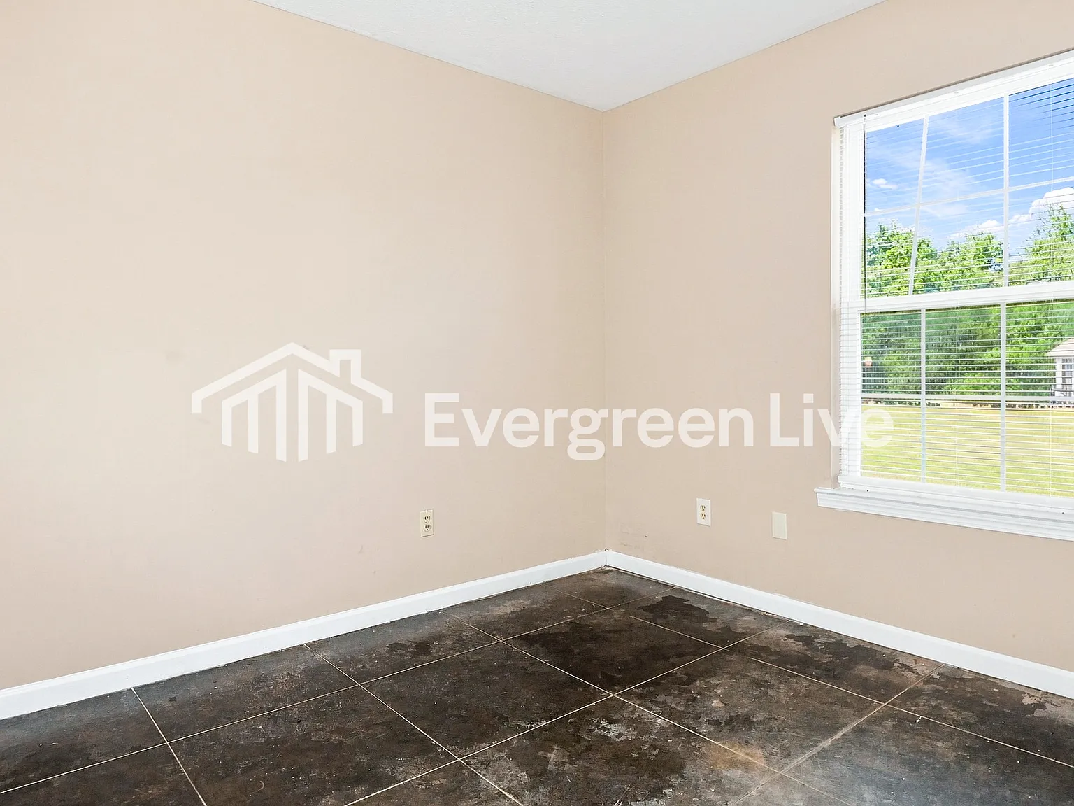 4 bed, 2.0 bath, 1224 sqft, $1,345 — Photo 3