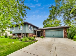 6616 Osceola Trl, Indian Head Park, IL 60525