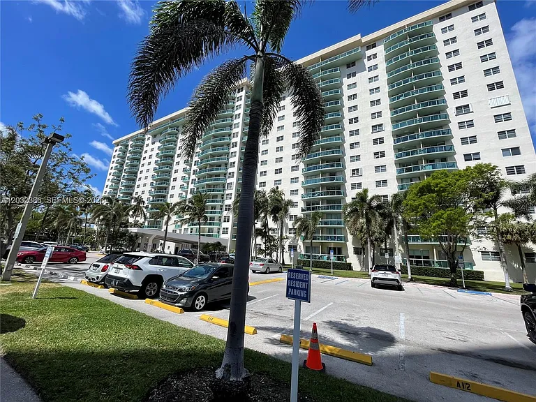 19390 Collins Ave #316 — Photo 33
