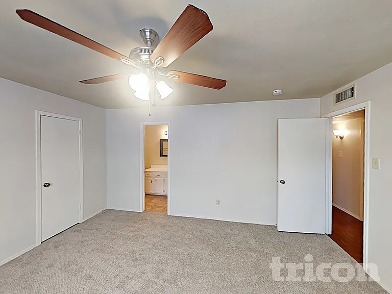 1226 Meadow Creek Dr — Photo 5