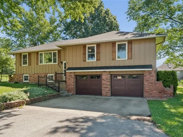 892 Gregory St, Peculiar, MO 64078