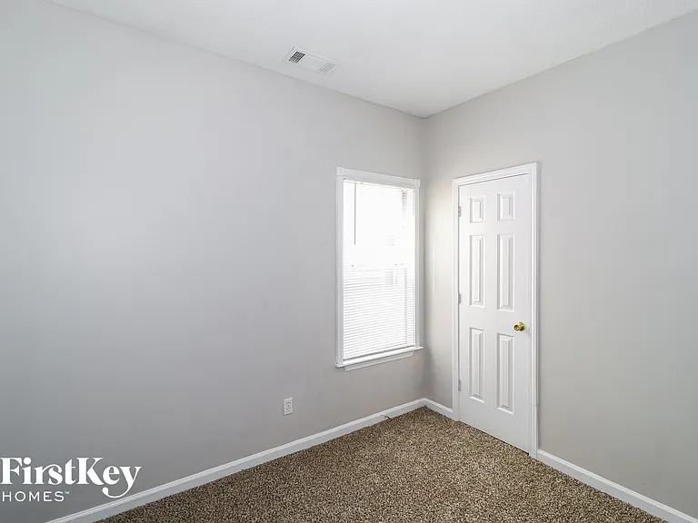 1139 Brady Hollow Ln — Photo 10