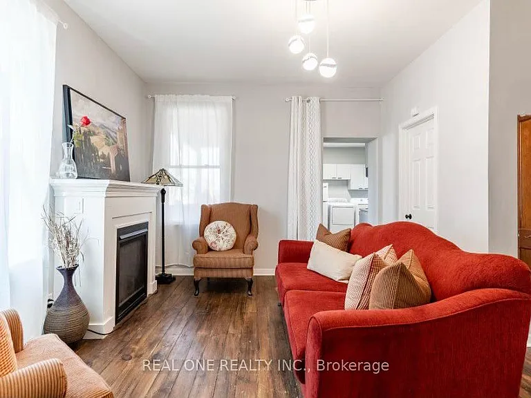 118 Queen St S #1 — Photo 12