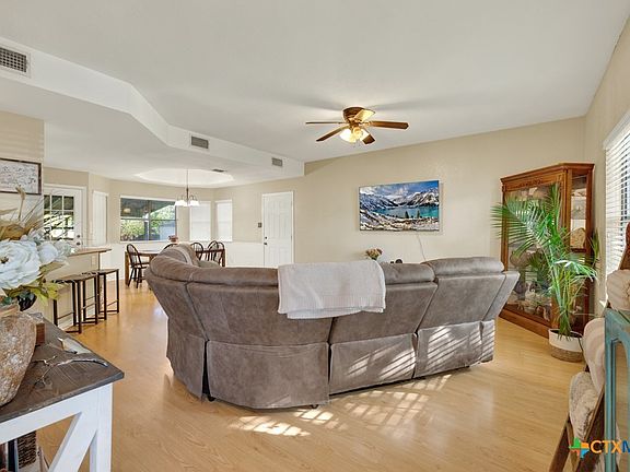 5th image of 1074 Camellia Ln
