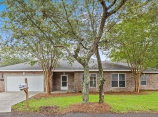 104 Point Comfort Rd, Mary Esther, FL 32569