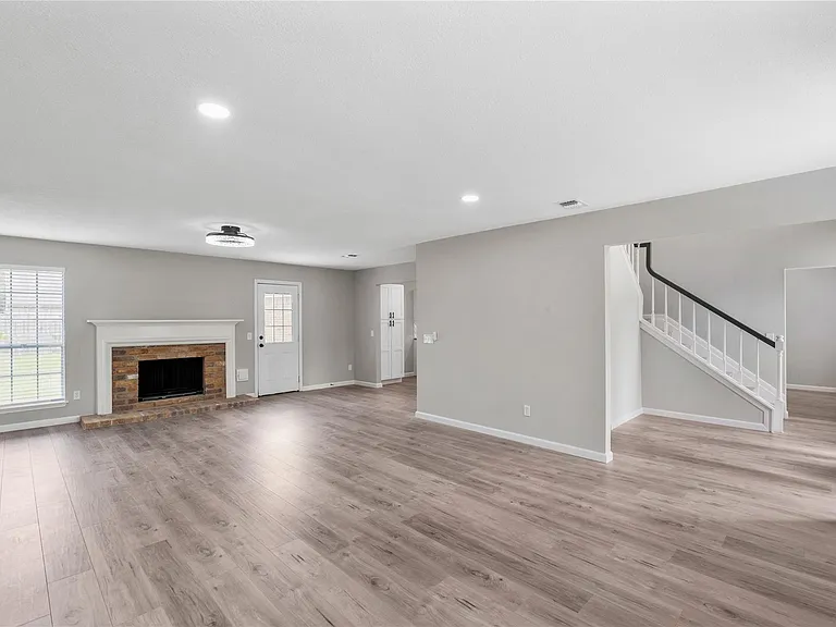 4523 Waterfall Way — Photo 2