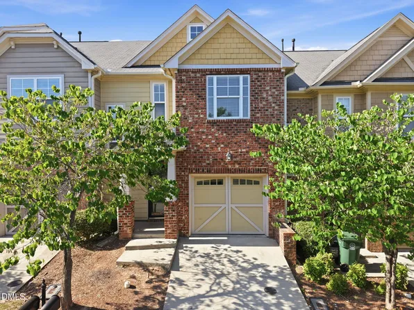 704 Mardonie Reach Ln, Cary, NC 27519