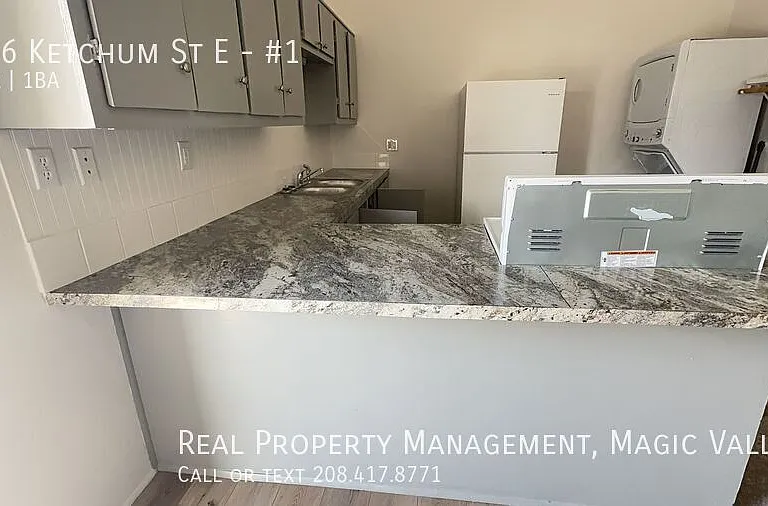 206 Ketchum St E #1 — Photo 2