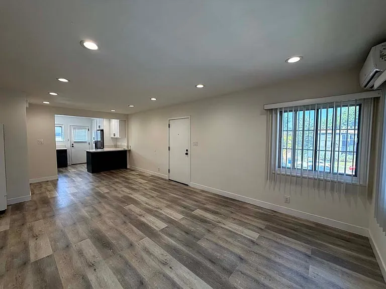 8818 Ramsgate Ave — Photo 4