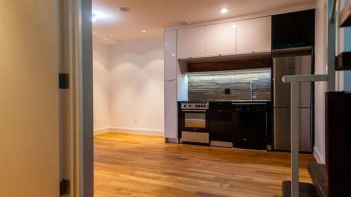 Rented by Nooklyn NYC LLC | media 34