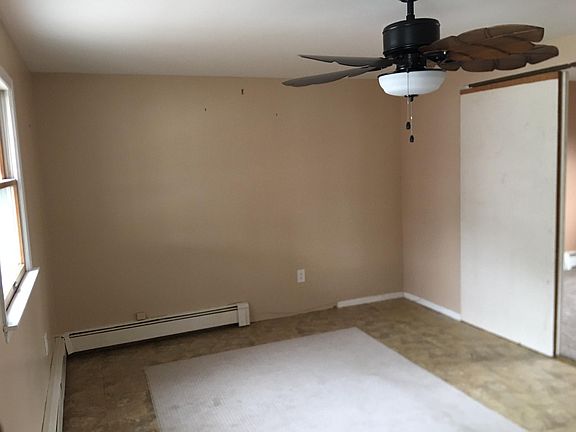 2nd image of 1050 N Indiana Ave